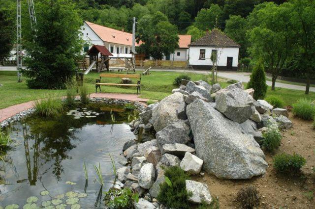 Naspolya Panzio Es Etterem Panzió Bátaapáti Kültér fotó